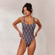 1.Blueswimsuit-Muriel_690x