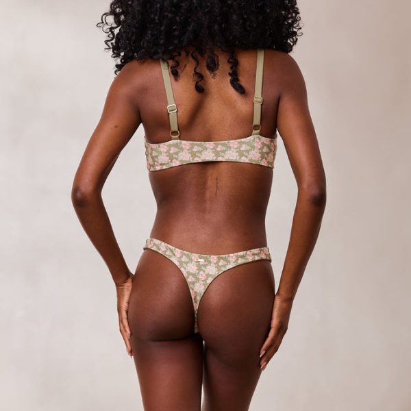 1.Greenthong-Kiara_SWIM_690x-2 1.Greenthong-Kiara_SWIM_690x-2