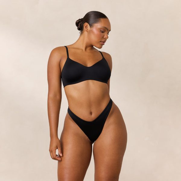 1BlackFreeFormSet-Amber_690x-6 1BlackFreeFormSet-Amber_690x-6