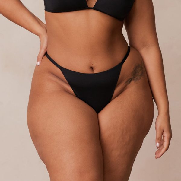 1BlackLightNon-WirePlungeT-ShirtBriefsLeslie_690x 1BlackLightNon-WirePlungeT-ShirtBriefsLeslie_690x