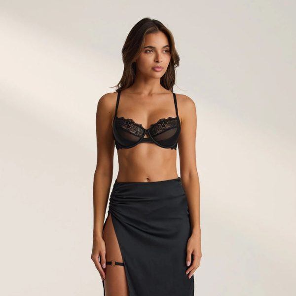 1BlackMaeveBra-Leidy_690x-25 1BlackMaeveBra-Leidy_690x-25