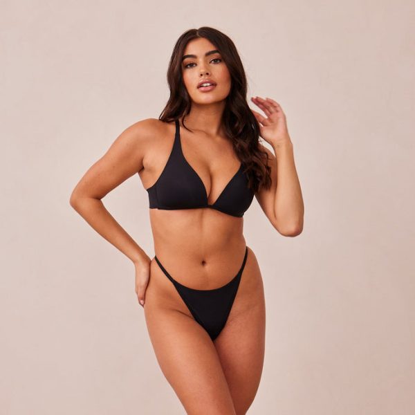 1BlackNonWirePlungeBraandThong_690x-13 1BlackNonWirePlungeBraandThong_690x-13