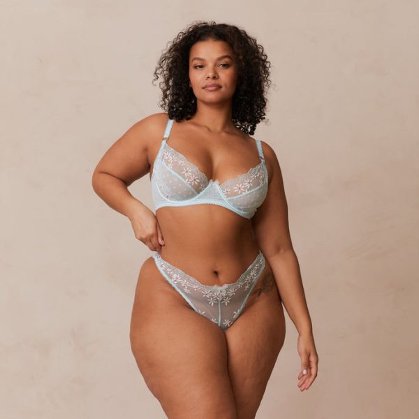 1BlueFleurBalconyBra_ThongSetLeslie_690x 1BlueFleurBalconyBra_ThongSetLeslie_690x