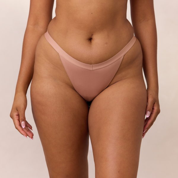 1HoneyEverydayComfortG-StringOnly-Nayeli_690x 1HoneyEverydayComfortG-StringOnly-Nayeli_690x