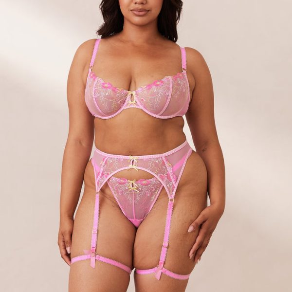 1NellyIntimatesSet-Melanie_690x-2 1NellyIntimatesSet-Melanie_690x-2