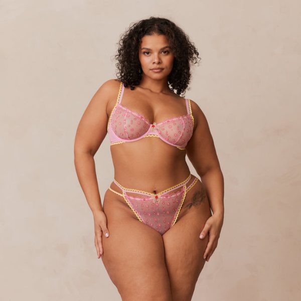 1PinkDaisyEmbroideredBalconyBra_ThongSet-Leslie_690x-11 1PinkDaisyEmbroideredBalconyBra_ThongSet-Leslie_690x-11