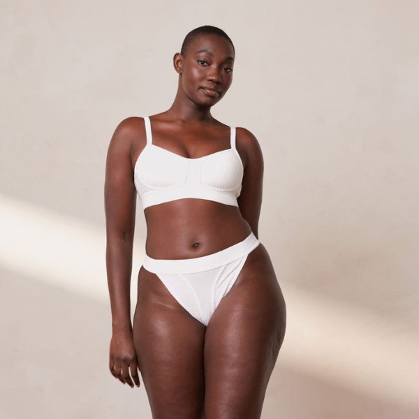 1WhiteBareBra_ThongSet-Arame_690x-2 1WhiteBareBra_ThongSet-Arame_690x-2