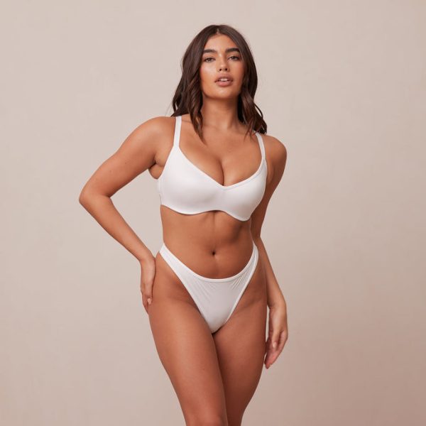 1WhiteMindfulBra_ThongDakota_690x-33 1WhiteMindfulBra_ThongDakota_690x-33