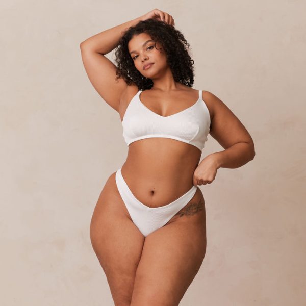 1WhiteRibbedTriangleBra_ThongLeslie_690x-1 1WhiteRibbedTriangleBra_ThongLeslie_690x-1