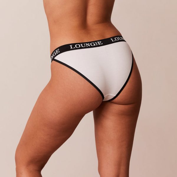 1WhiteTriangleBriefs-Kara_690x 1WhiteTriangleBriefs-Kara_690x
