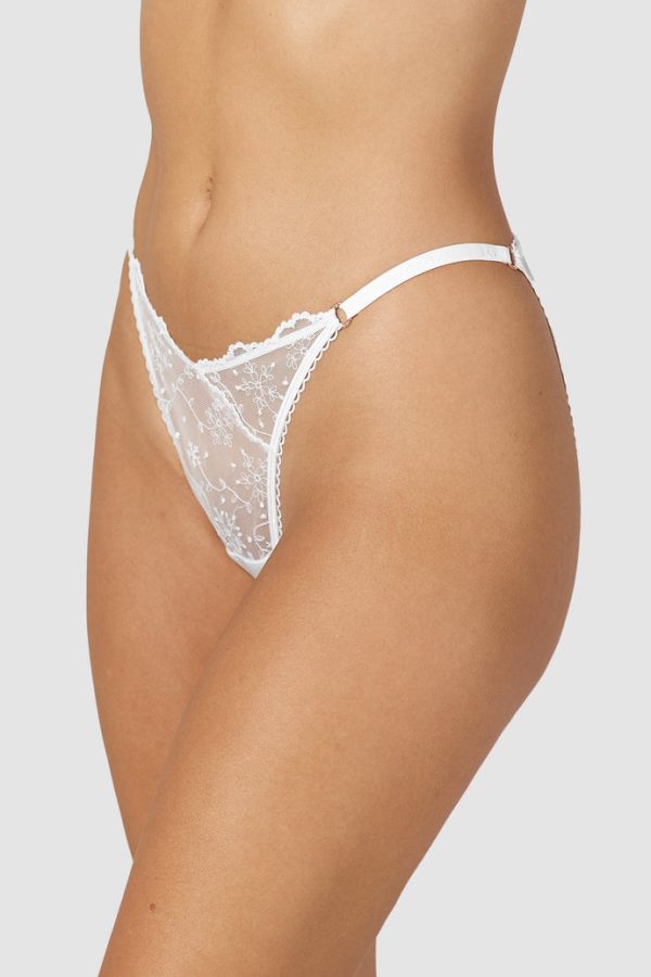 2-White-ChristmasBriefs-Samaria_690x-2 2-White-ChristmasBriefs-Samaria_690x-2