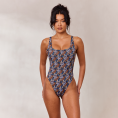 2.Blueswimsuit-Muriel_690x