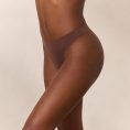 2.EverydayFlexThong-Cocoa-Amina_690x-12