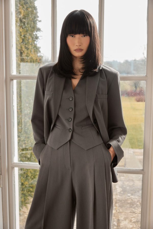 25.01.03_LOUNGE_DEBUT_CAMPAIGN_DOWNSTAIRS-ROOM01_0873_690x 25.01.03_LOUNGE_DEBUT_CAMPAIGN_DOWNSTAIRS-ROOM01_0873_690x