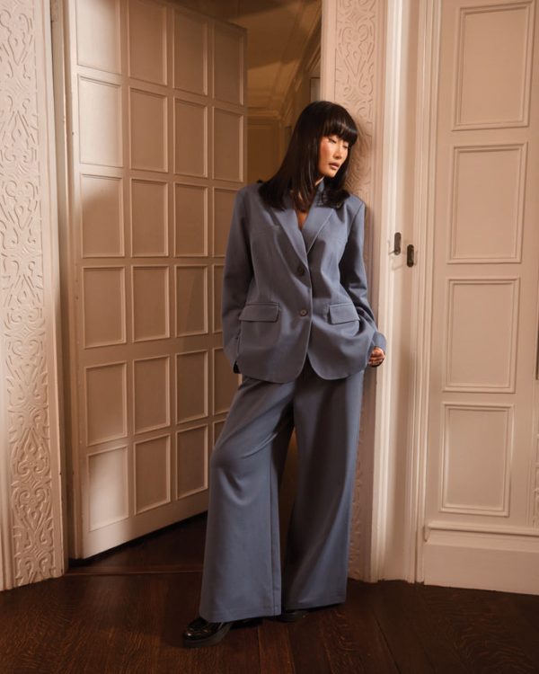 25.01.03_LOUNGE_DEBUT_CAMPAIGN_STAIRS-LOBBY_2154_1_690x 25.01.03_LOUNGE_DEBUT_CAMPAIGN_STAIRS-LOBBY_2154_1_690x