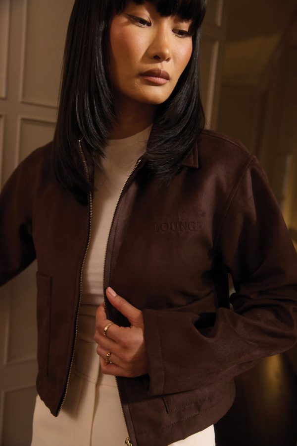 25.01.03_LOUNGE_DEBUT_CAMPAIGN_STAIRS-LOBBY_2755_690x 25.01.03_LOUNGE_DEBUT_CAMPAIGN_STAIRS-LOBBY_2755_690x