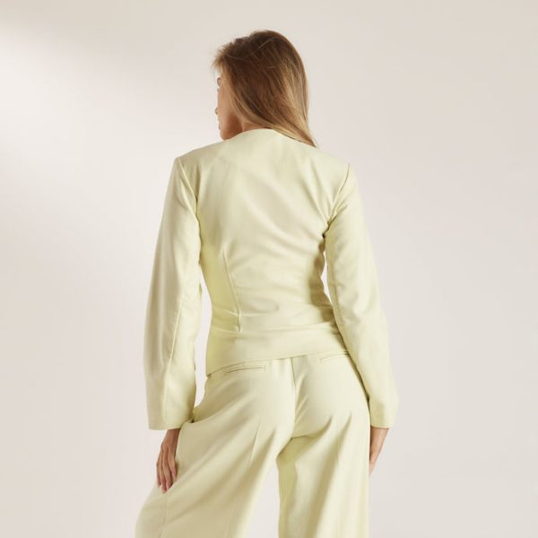 2BUTTERMILKSTRUCTUREDJACKETKARA_690x-1 2BUTTERMILKSTRUCTUREDJACKETKARA_690x-1