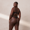 2BlackRoyalBalconyBra_ThongSet-Arame_690x-1