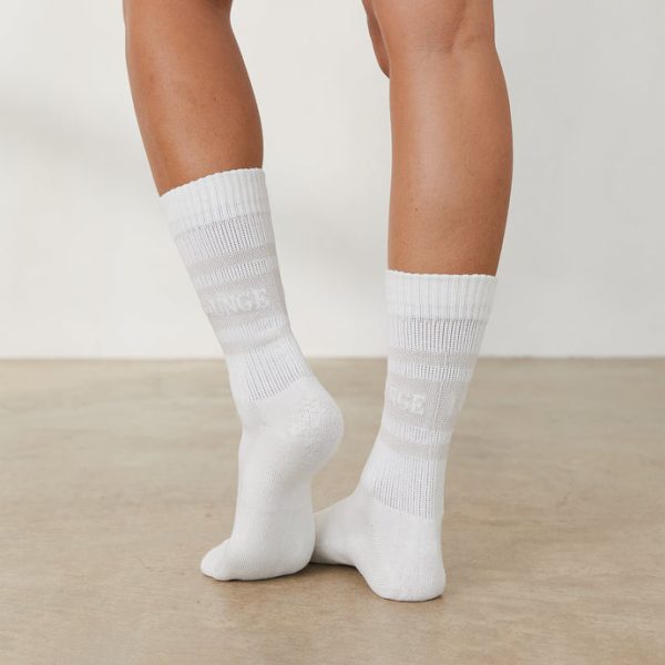 2CreamEssentialSocksLeidy_690x 2CreamEssentialSocksLeidy_690x
