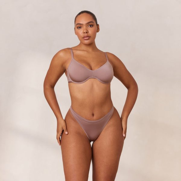 2MauveBarelyTherePlunge-Amber_690x-5 2MauveBarelyTherePlunge-Amber_690x-5