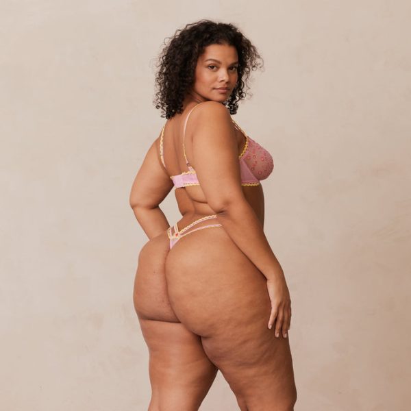 2PinkDaisyEmbroideredBalconyBra_ThongSet-Leslie_690x-31 2PinkDaisyEmbroideredBalconyBra_ThongSet-Leslie_690x-31