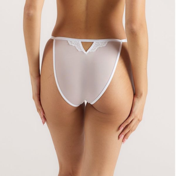 2WHITESEDUCEBALCONYBRIEF_690x-18 2WHITESEDUCEBALCONYBRIEF_690x-18