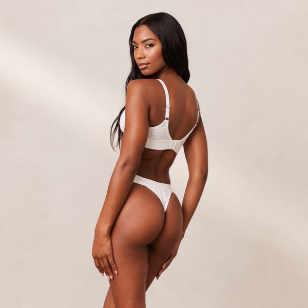 2WhiteBareBra_Thong-Tatiana_690x-53 2WhiteBareBra_Thong-Tatiana_690x-53