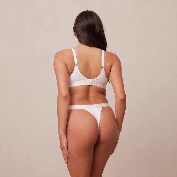 2WhiteMindfulBra_ThongDakota_690x-37 2WhiteMindfulBra_ThongDakota_690x-37