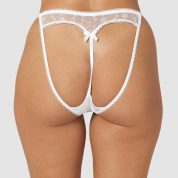3-White-ChristmasBriefs-Samaria_690x-3