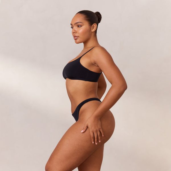 3.BlackBarelyThereBralette-Amber_690x 3.BlackBarelyThereBralette-Amber_690x