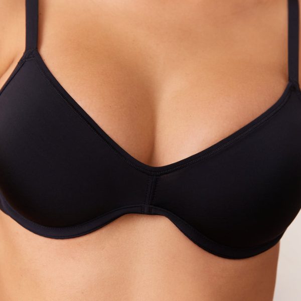 3.BlackBarelyTherePlungeBra_ThongSet-Leidy_690x 3.BlackBarelyTherePlungeBra_ThongSet-Leidy_690x