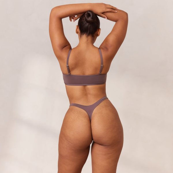 3.DamsonBarelyThere-Amber_690x 3.DamsonBarelyThere-Amber_690x