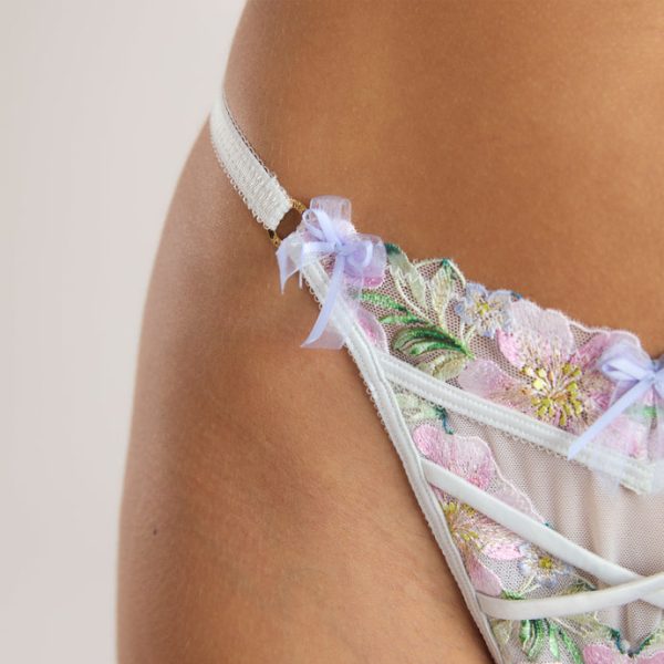 3.DaphnieG-String-Imaani_690x-13 3.DaphnieG-String-Imaani_690x-13