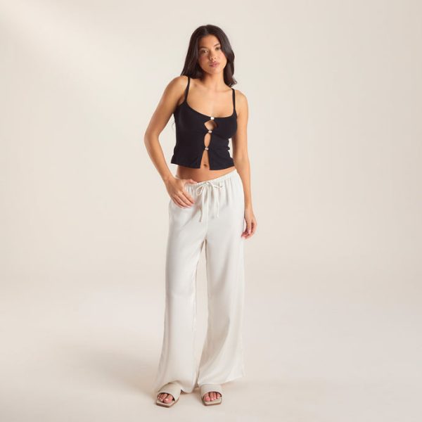 3.WhiteSatinTrousers-Imaani_690x-4 3.WhiteSatinTrousers-Imaani_690x-4