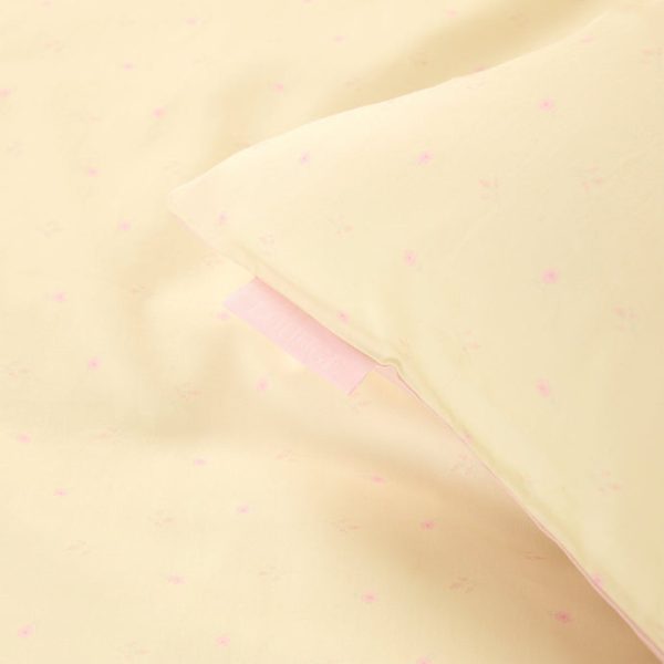 33MeringueRosebudBedding_690x 33MeringueRosebudBedding_690x