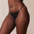 3BlackFrontFasteningThong-Fanta_8fafac0d-c4e7-4156-aea8-e1952795a8fa_690x