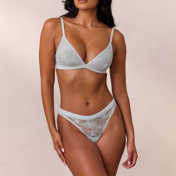 3BlueLaceTriangleBraMuriel_690x 3BlueLaceTriangleBraMuriel_690x