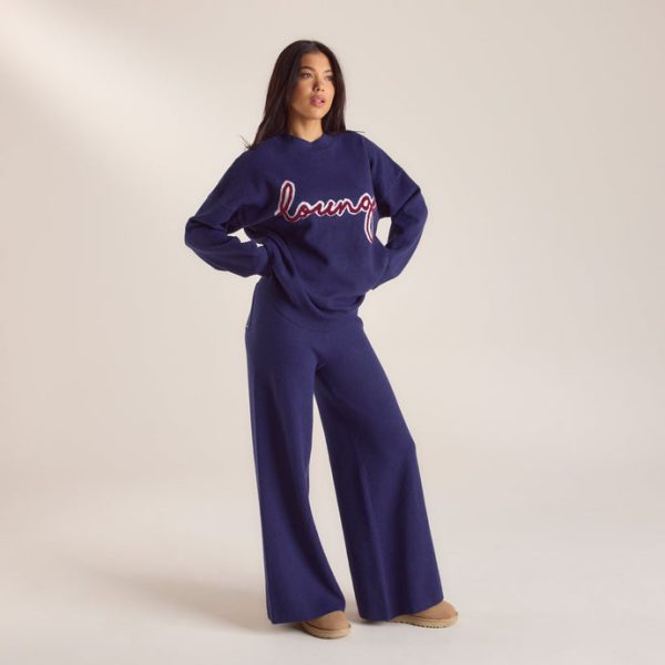 3NAVYKNITTEDLOGOCREWNECKJUMPER_690x-1 3NAVYKNITTEDLOGOCREWNECKJUMPER_690x-1