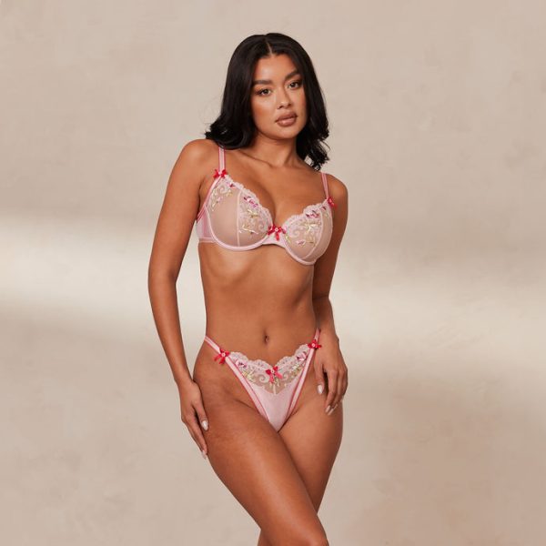 3PinkBloomEmbroideredBalconyBra_ThongMuriel_690x-4 3PinkBloomEmbroideredBalconyBra_ThongMuriel_690x-4