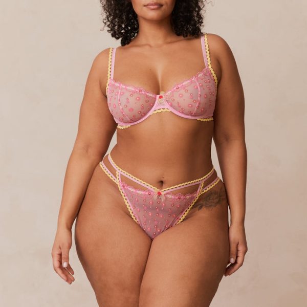 3PinkDaisyEmbroideredBalconyBra_BriefsSet-Leslie_690x 3PinkDaisyEmbroideredBalconyBra_BriefsSet-Leslie_690x