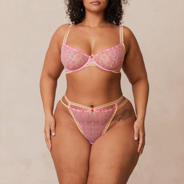 3PinkDaisyEmbroideredBalconyBra_ThongSet-Leslie_690x 3PinkDaisyEmbroideredBalconyBra_ThongSet-Leslie_690x