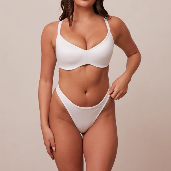 3WhiteMindfulBra_ThongDakota_690x 3WhiteMindfulBra_ThongDakota_690x