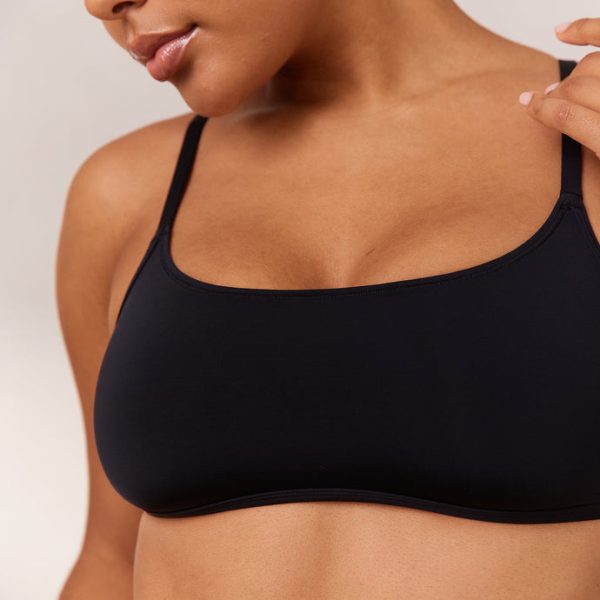 4.BlackBarelyThereBralette-Amber_690x-2 4.BlackBarelyThereBralette-Amber_690x-2