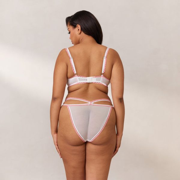 4.DaisyBra_Breif-Melanie_78450892-25b3-4d14-b41f-37bd177a55a0_690x-1 4.DaisyBra_Breif-Melanie_78450892-25b3-4d14-b41f-37bd177a55a0_690x-1