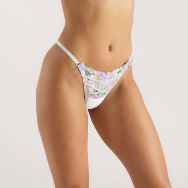 4.DaphnieG-String-Imaani_690x-5 4.DaphnieG-String-Imaani_690x-5