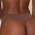 4.EverydayFlexThong-Cocoa-Amina_690x-4