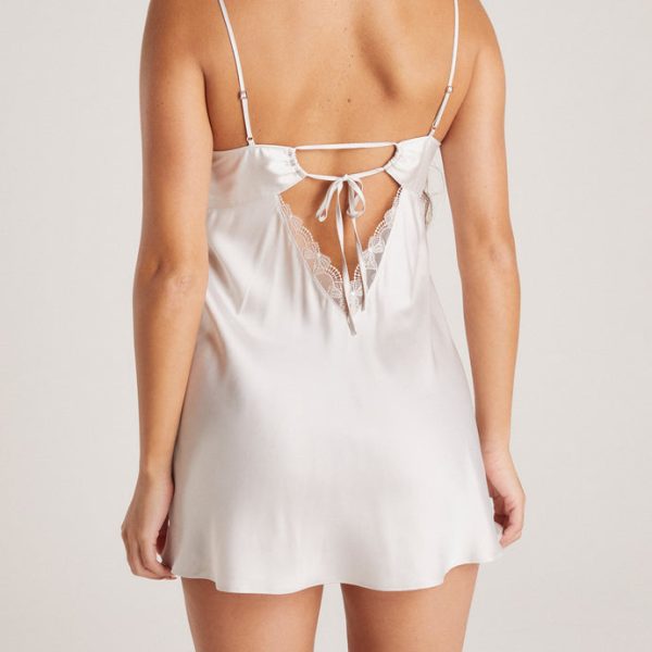 4.PearlBowSatinNightdress-Imani_690x 4.PearlBowSatinNightdress-Imani_690x