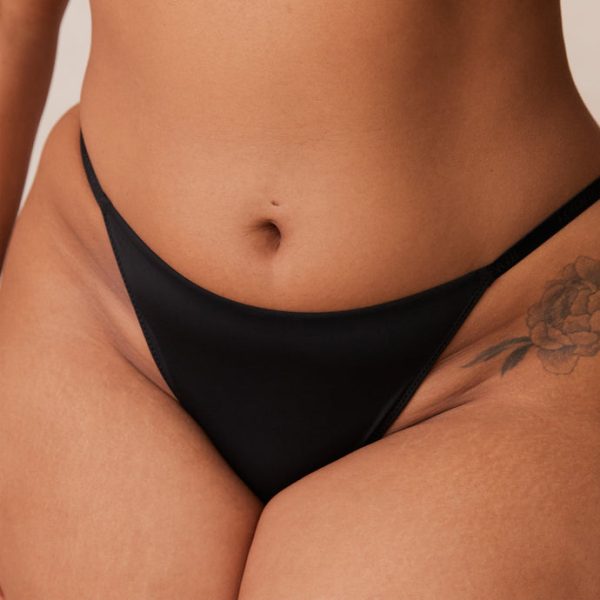 4BlackLightNon-WirePlungeT-ShirtBriefsLeslie_690x 4BlackLightNon-WirePlungeT-ShirtBriefsLeslie_690x