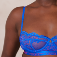 4BlueTwo-ToneBlossomBalconyBra_ThongSet-Arame_690x