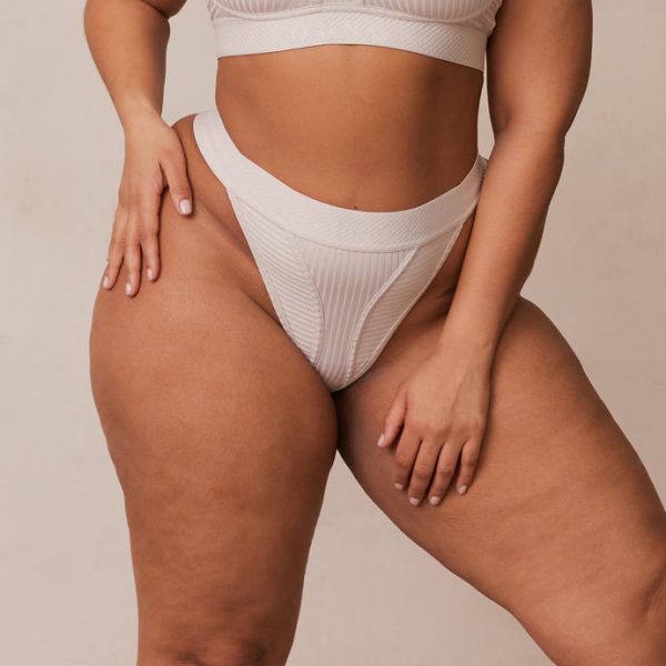 4CreamBareThongLeslie_690x-2 4CreamBareThongLeslie_690x-2